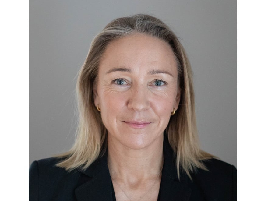 En kvinna med blont hår som bär en svart jacka. Forskar på epilepsi. 