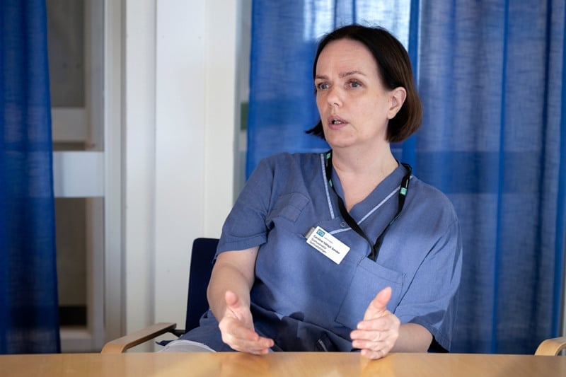 Nya sjukhusdirektören Caroline Hällsjö Sander träffar verksamheterna.