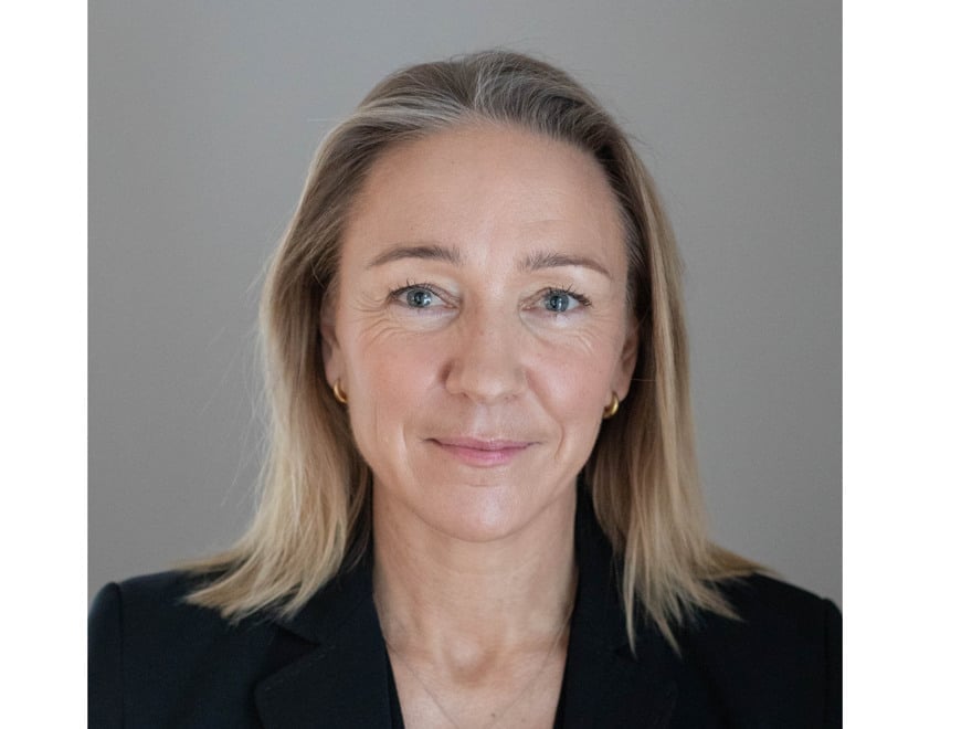 En kvinna med blont hår som bär en svart jacka. Forskar på epilepsi.