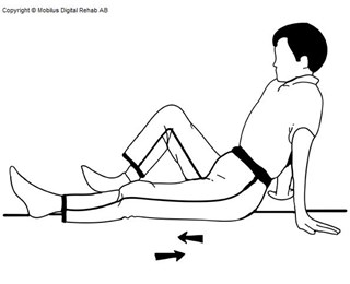 Person som sitter på golvet med ett ben utsträckt och det andra benet böjt